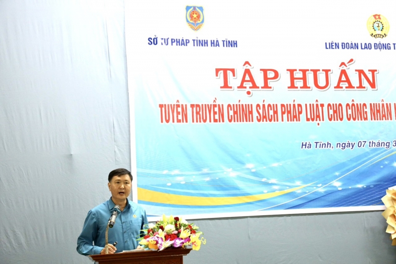 Liên đoàn Lao động tỉnh phối hợp Sở Tư pháp Hà Tĩnh tổ chức tuyên truyền phổ biến giáo dục pháp luật trong nữ công nhân lao động